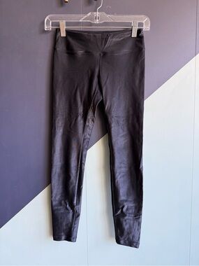 Koral Low Rise Lustrous Cropped Legging, Black, Size XS, EUC